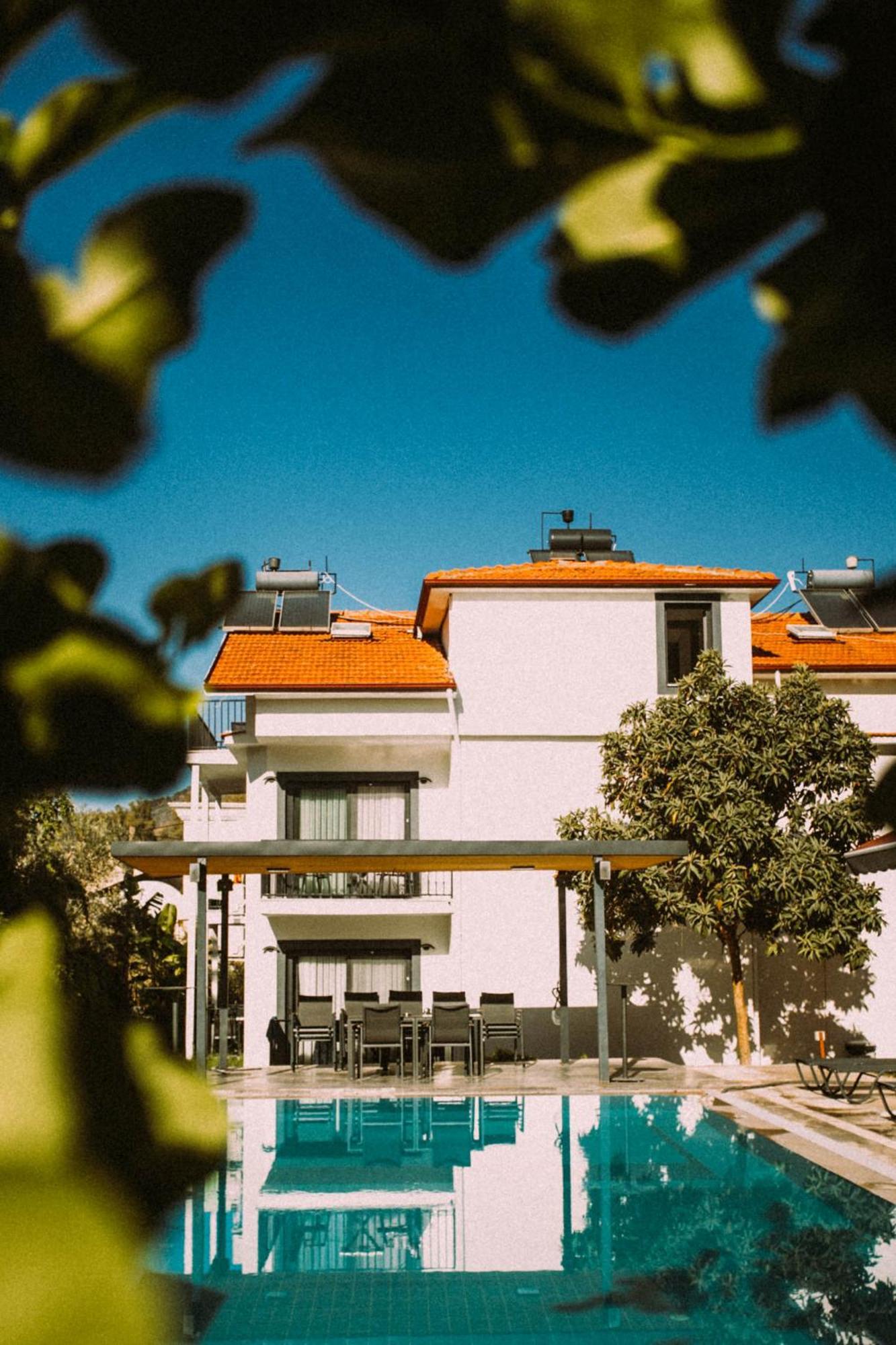 Vira Hotel *