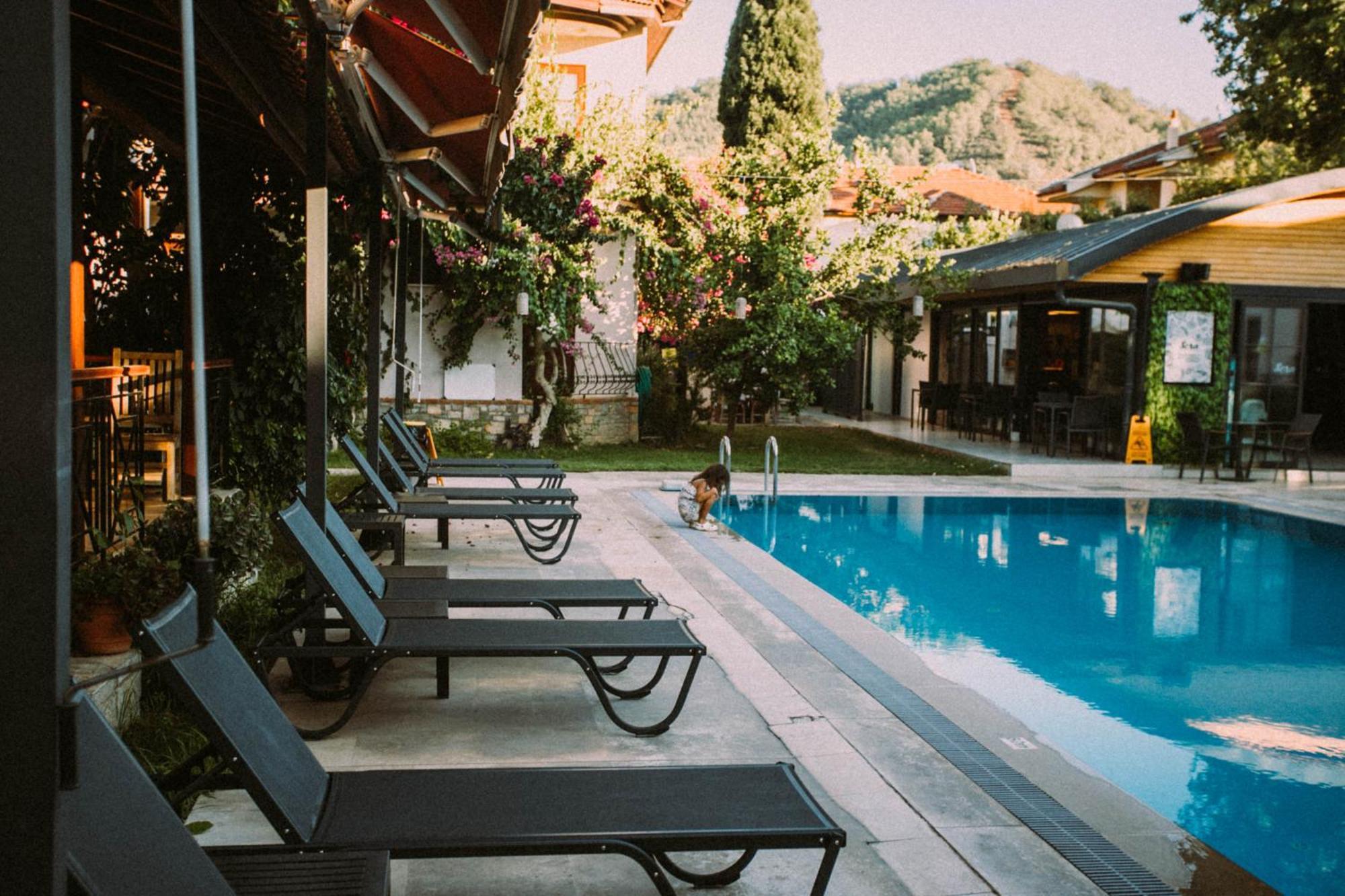 Vira Hotel *