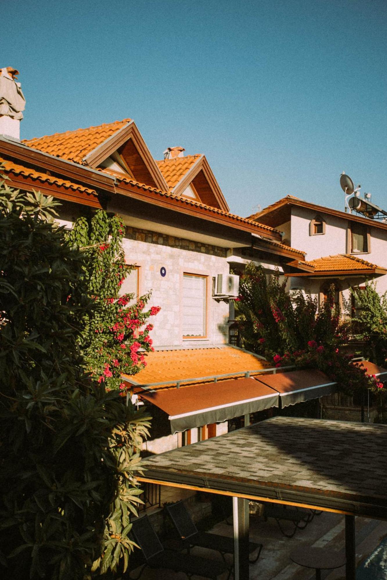 Vira Hotel *